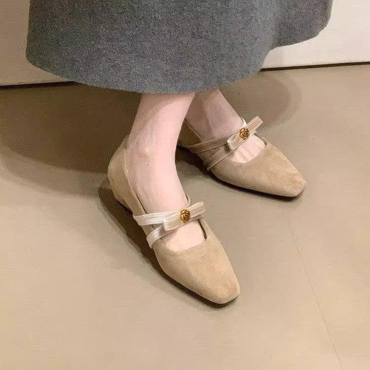 新品娇奇莎春季尖头单鞋女平底红皮鞋春款女鞋软皮中跟粗跟瓢鞋