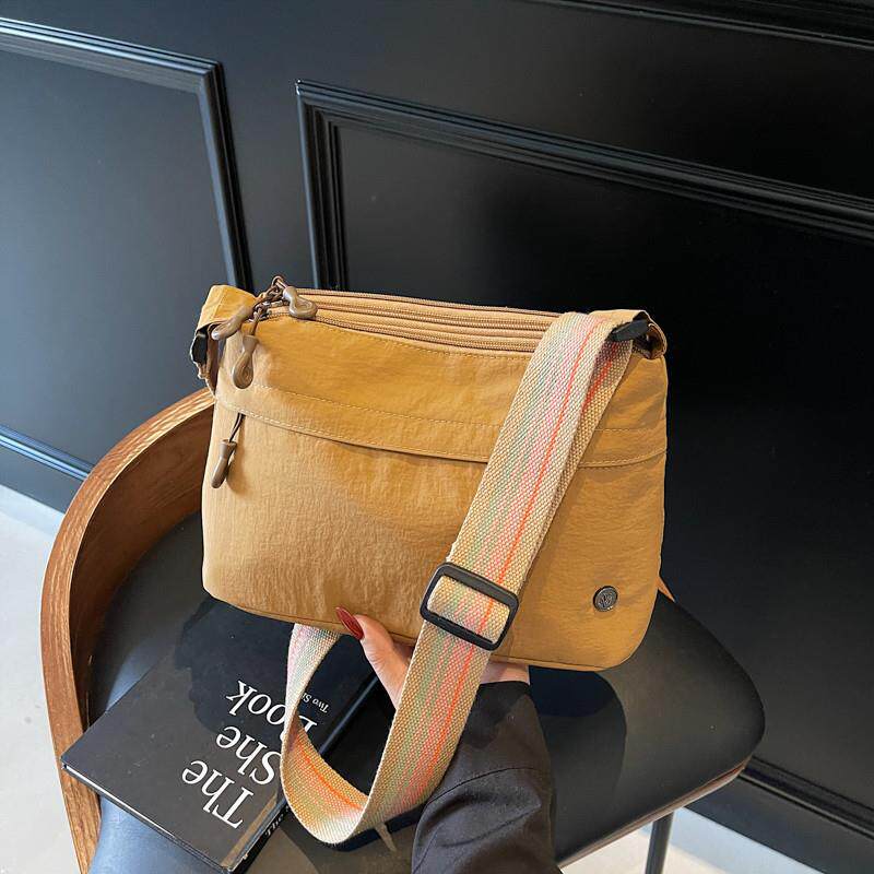 新品2025新款潮超火尼龙布包女包休闲百搭单肩斜挎包轻便女士小包