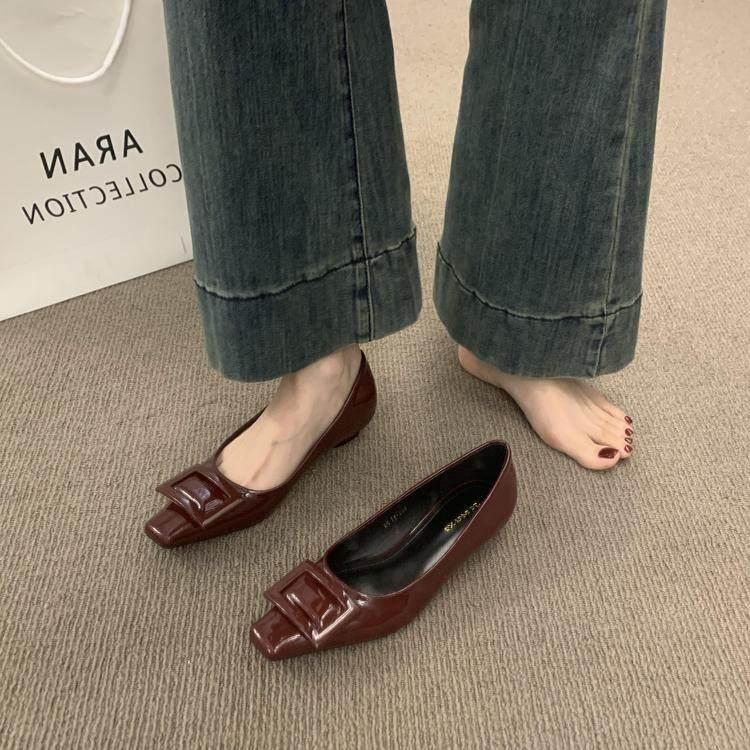 新品法式低跟方扣漆皮单鞋女鞋子2026年春季新款百搭通勤温柔风晚