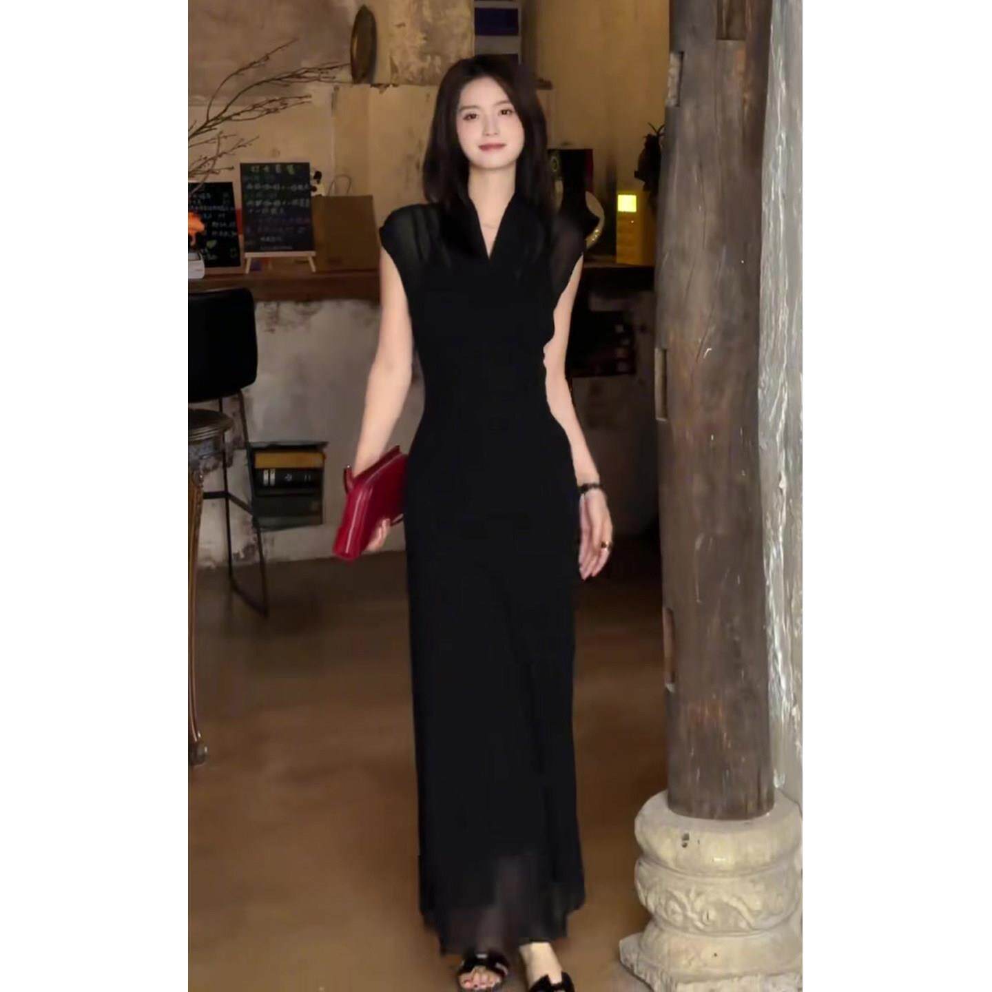 新品法式黑色V领无袖连衣裙女2026春季新款收腰显瘦长裙高级感修