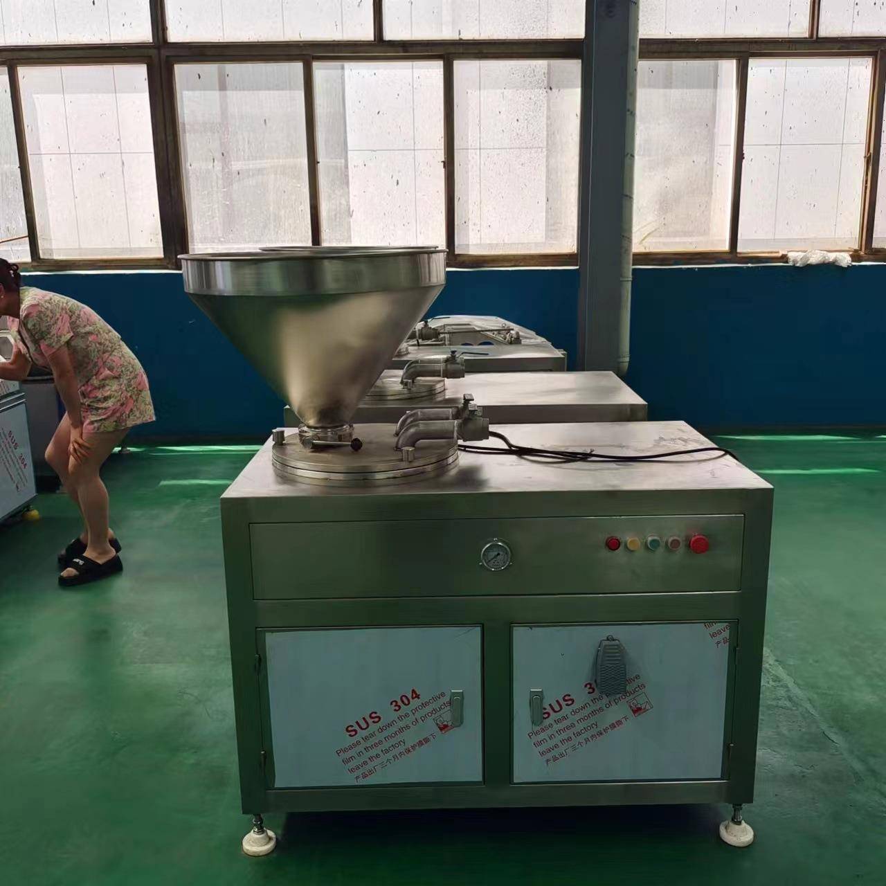 全自动液压灌肠机红肠腊肠蒜蓉肠灌肠机香肠火腿肠立式灌肠设备