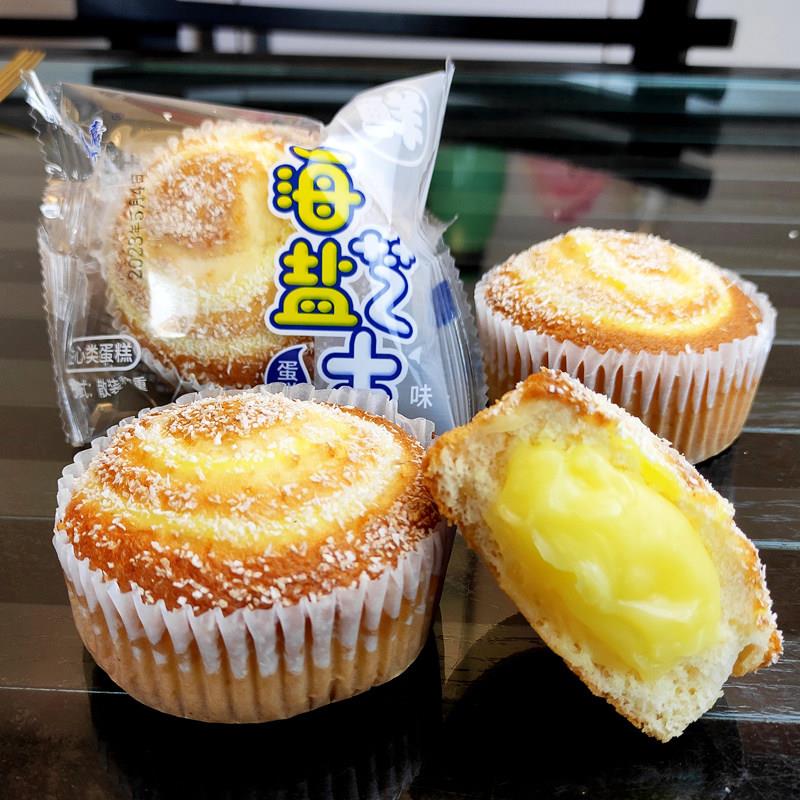 新品海盐芝士夹心蛋糕椰蓉蛋黄味的糕点好吃的零食营养早餐面包整