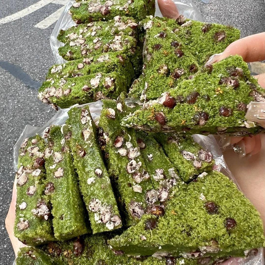 新品麦青红豆糕红豆糯米糕红豆松糕大麦苗汁米发糕青汁米糕早餐半