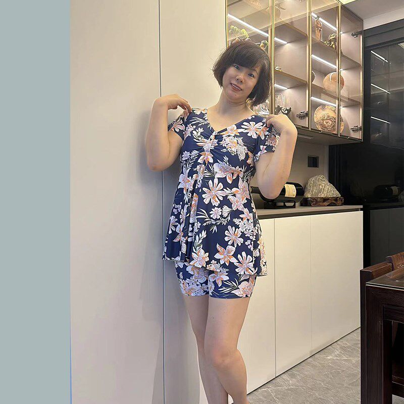 大码泳衣女款分体两件保守遮肚显瘦泡温泉中老年妈V妈女款海边泳