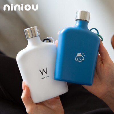 niniou周边丨天空蓝调修狗扁平水壶提绳设计师随手酒壶咖啡水杯子