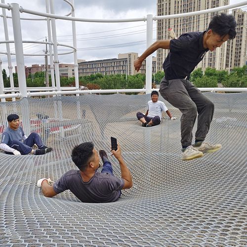 户外丛林魔网景区丛林穿越拓展蹦床儿童攀爬网大型游乐设备彩虹网