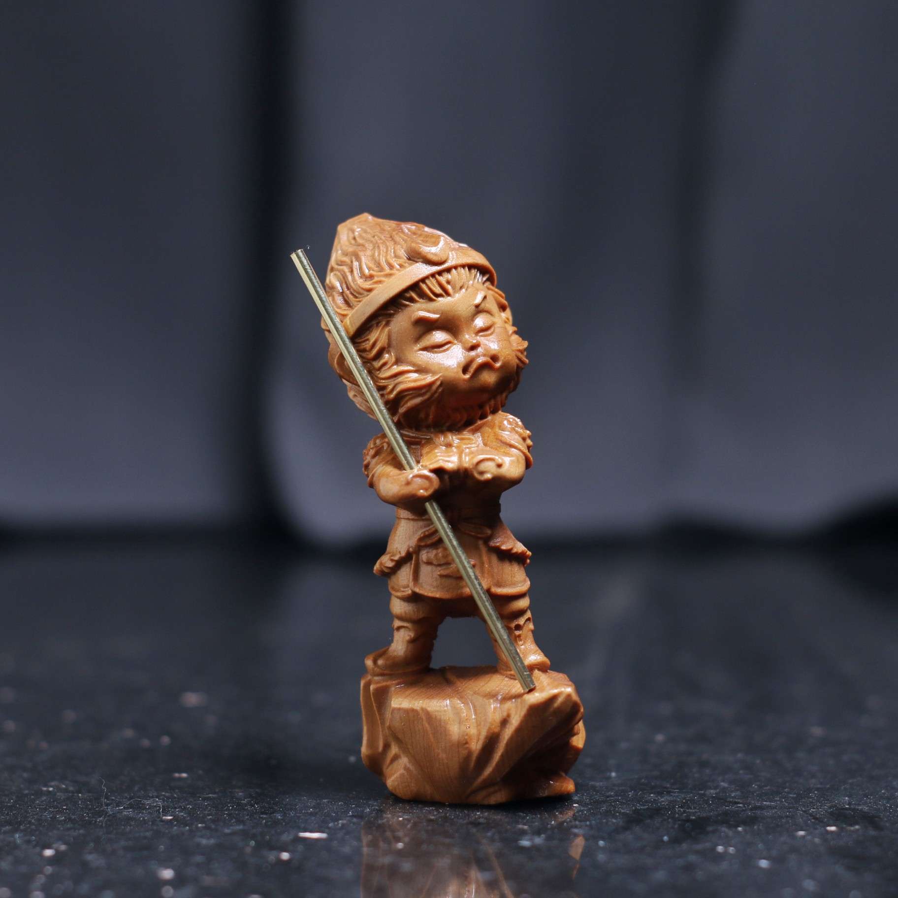 崖柏黄杨木黑檀悟空摆件实木雕刻家居桌面摆饰创意大圣爷摆件