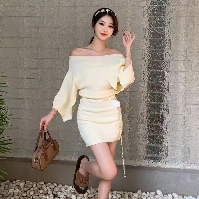 高级感小香风一字肩蝙蝠袖毛衣针织连衣裙女性感辣妹修身包臀短裙