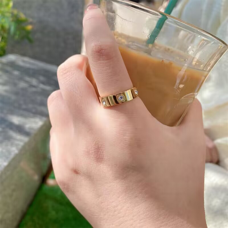 18k玫瑰金食指钛钢戒指女不掉色小众设计情侣对戒男士款时尚个性