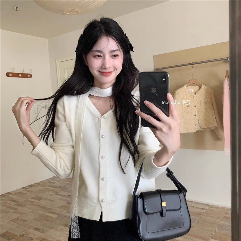 V领法式蕾丝飘带红色毛衣女秋冬内搭高级感修身针织打底开衫上衣