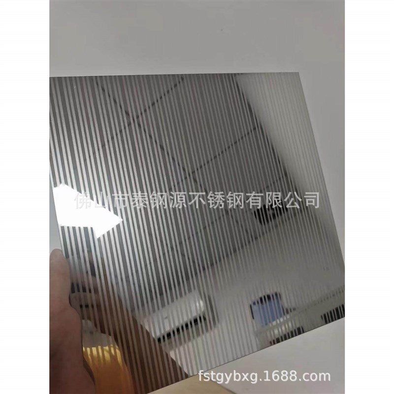 精磨镜面局部蚀刻小线条镜面局部喷砂小I线条不锈钢踢脚线板吊顶