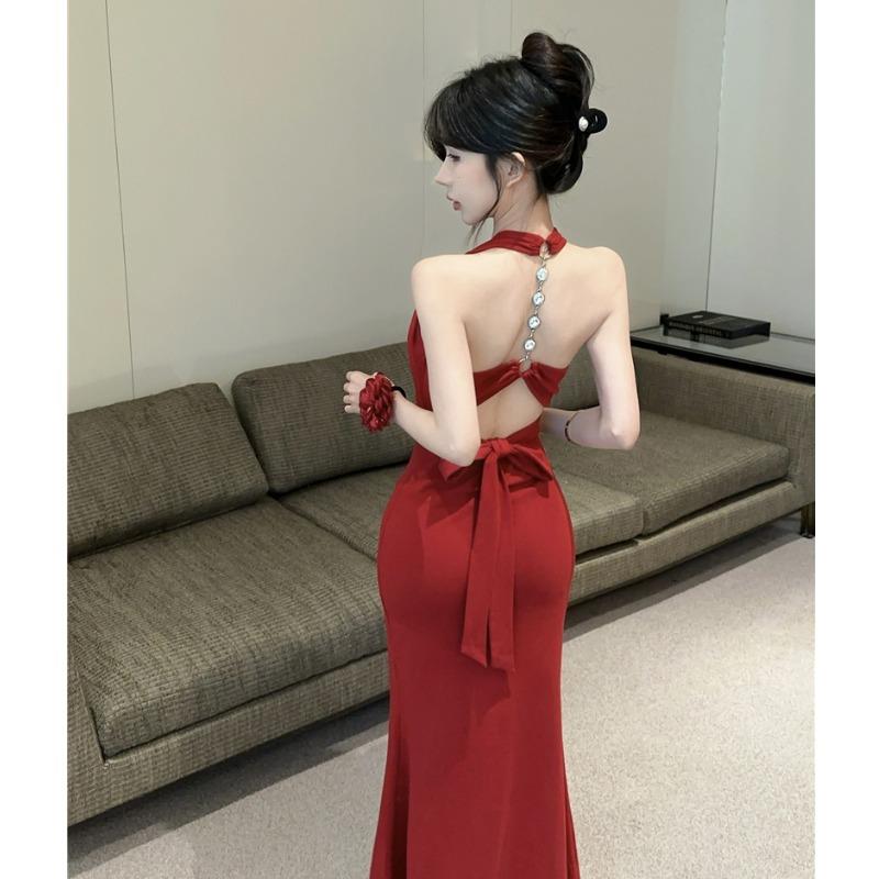名媛风链条挂脖晚礼服鱼尾裙女夏季气质露背连衣裙性感吊带包臀裙