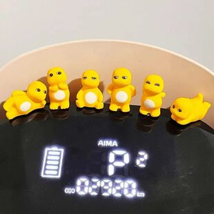 可爱治愈系奶龙公仔玩偶车载摆件新款仪表台配饰电动车装饰小配件