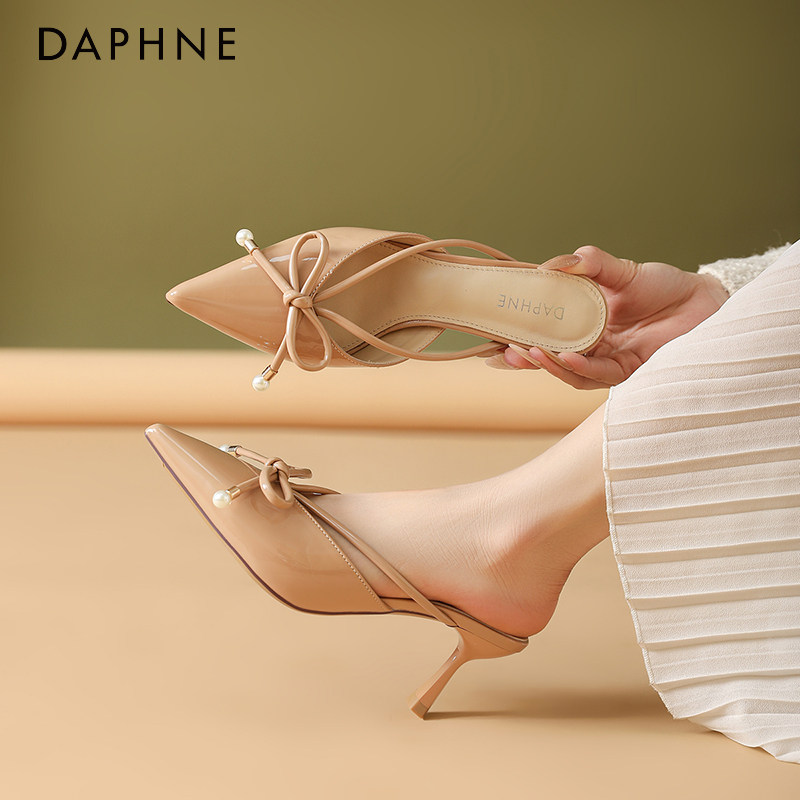 Daphne/达芙妮2026年新款法式气质蝴蝶结尖头半拖鞋女款包头凉鞋