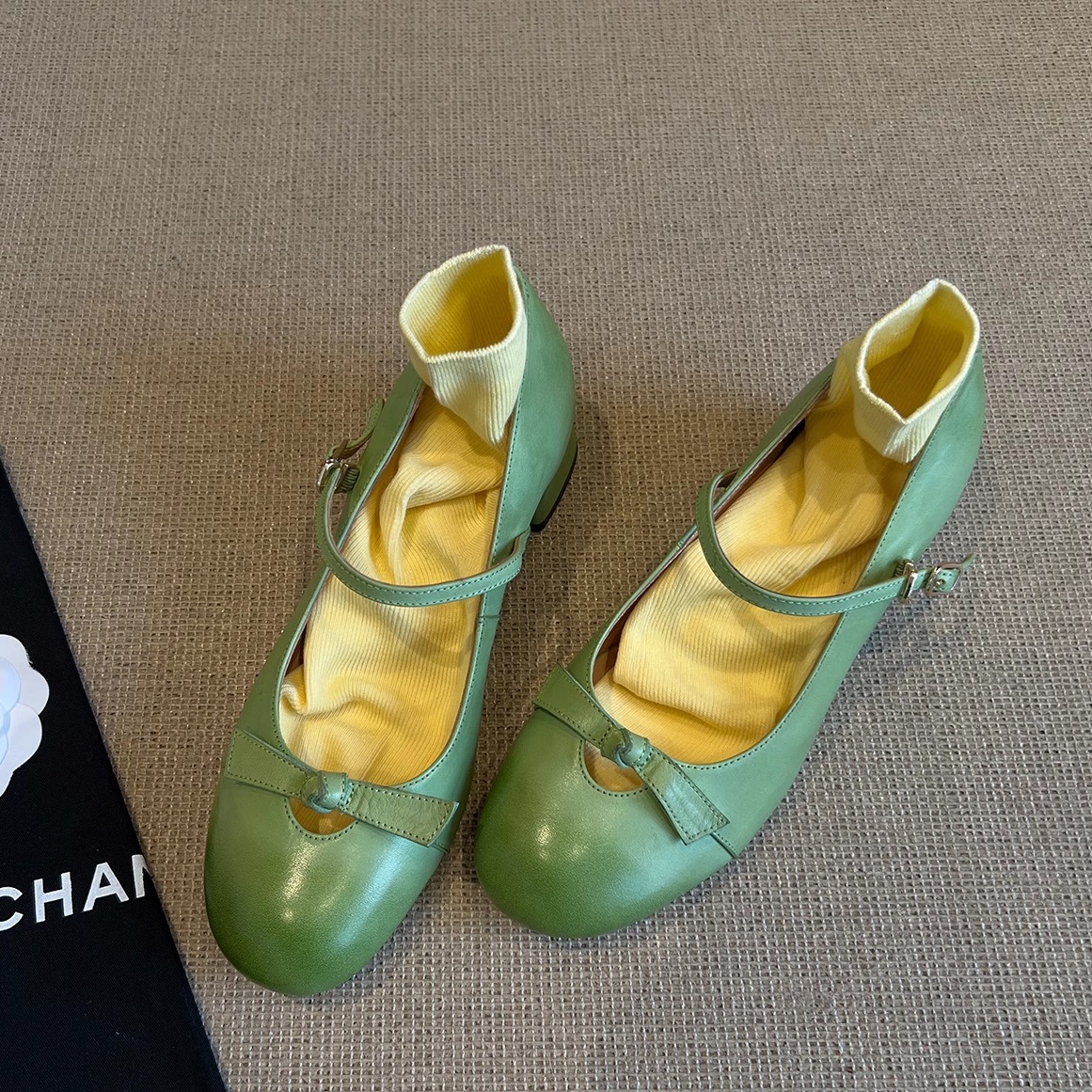 复古甜美镂空蝴蝶结单鞋