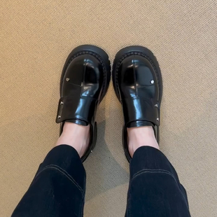 2025新款 厚底魔术贴大头德比鞋 女一脚蹬铆钉真皮高级感英伦小皮鞋