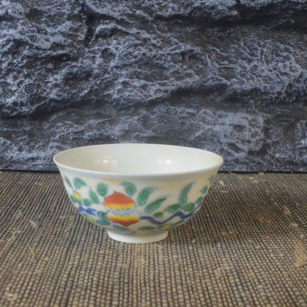 仿古瓷器 复古做旧明成化风格 斗彩三果纹品茗杯 古董古玩收藏品