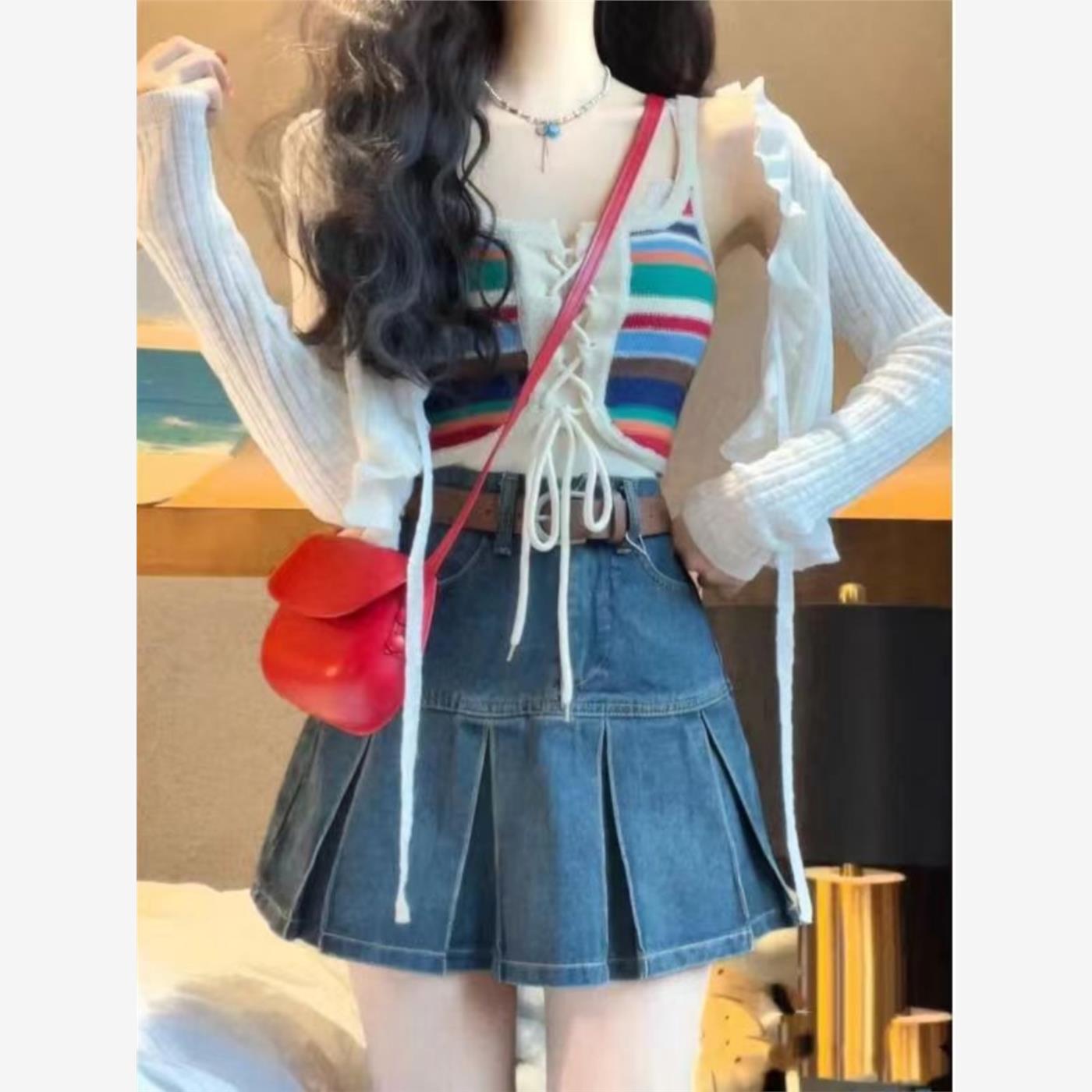 早春多巴胺茶系一整套奶乖甜辣穿搭吊带牛仔半身裙韩剧女主三件套