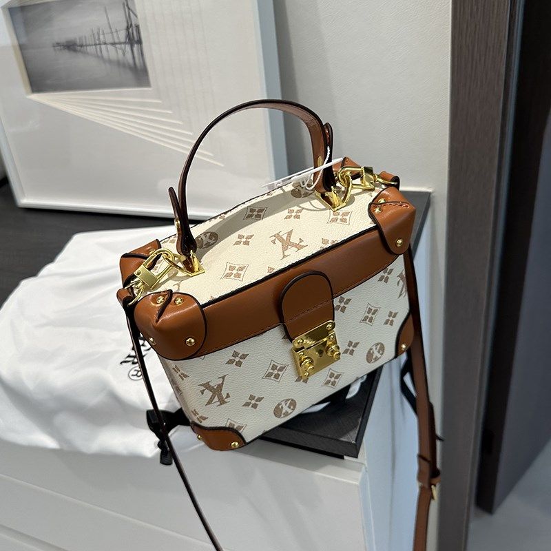 左杏水桶小包包女士2024新款高级感小众J今年流行时尚女款爆款斜,箱包皮具/热销女包/男包,水桶包,淘宝优惠券,粉丝福利购,淘宝优惠卷