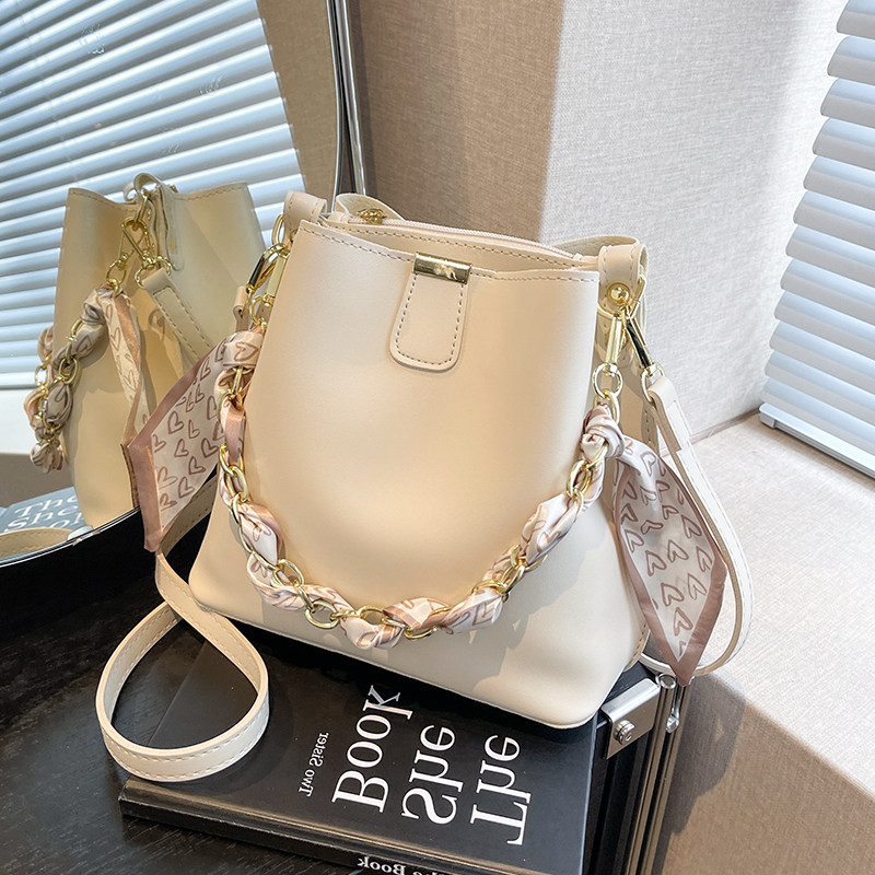 高级感爆a款大容量包包女2023新款潮时尚单肩腋下包斜挎链条水桶,箱包皮具/热销女包/男包,水桶包,淘宝优惠券,粉丝福利购,淘宝优惠卷