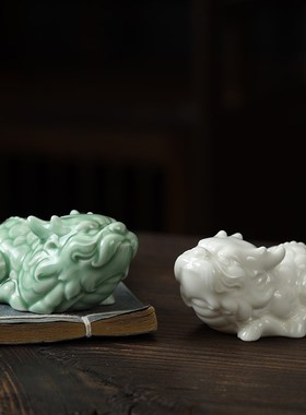 可爱中国风陶瓷麒麟招财摆件德化白瓷貔貅工艺客厅办公室桌面国潮