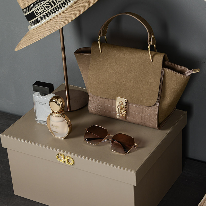 轻奢样板房衣服衣帽间饰品衣柜展厅软装搭配套装包包高跟鞋收纳箱,家居饰品,家饰软装搭配套装,淘宝优惠券,粉丝福利购,淘宝优惠卷