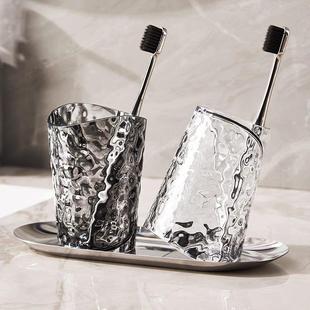 チュシンミ倾斜漱口杯刷牙杯洗漱牙刷杯家用高档创意情侣牙杯套装