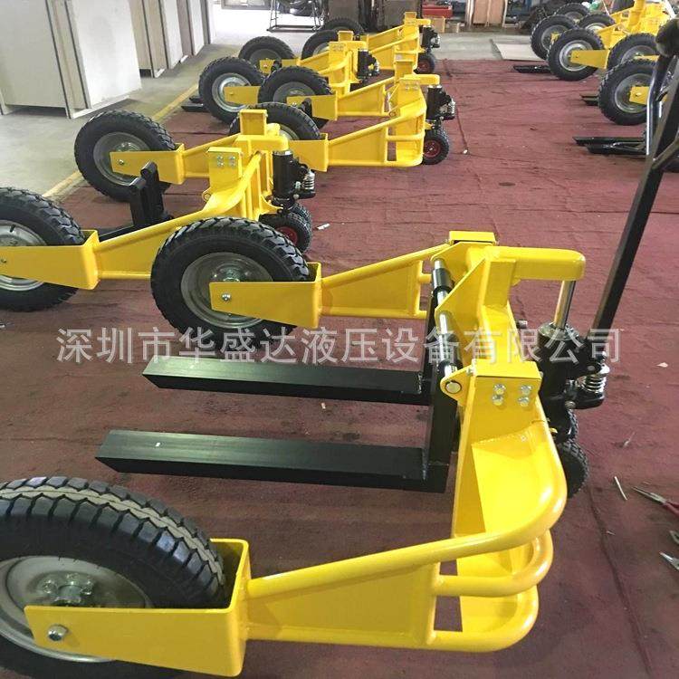 1吨山地型手动液压搬运车手动托盘车充气轮叉车工地搬运车