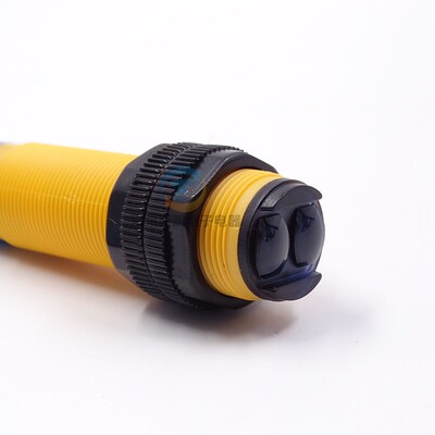 沪工E3FdR2NK漫反射光电开关NPN直流常开M18传感感应器三线24v