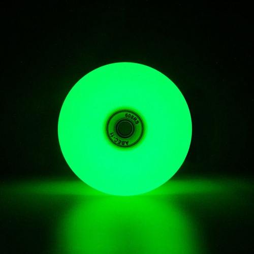 滑板发光轮子夜光荧光陆地冲浪板闪光轮专业长板双翘板通用光轮