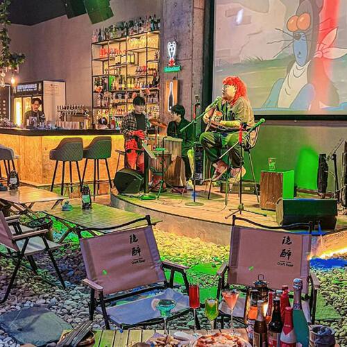 蘑菇小匠露营风酒吧桌椅网红酒馆专用蛋卷桌商用实木折叠桌椅组合