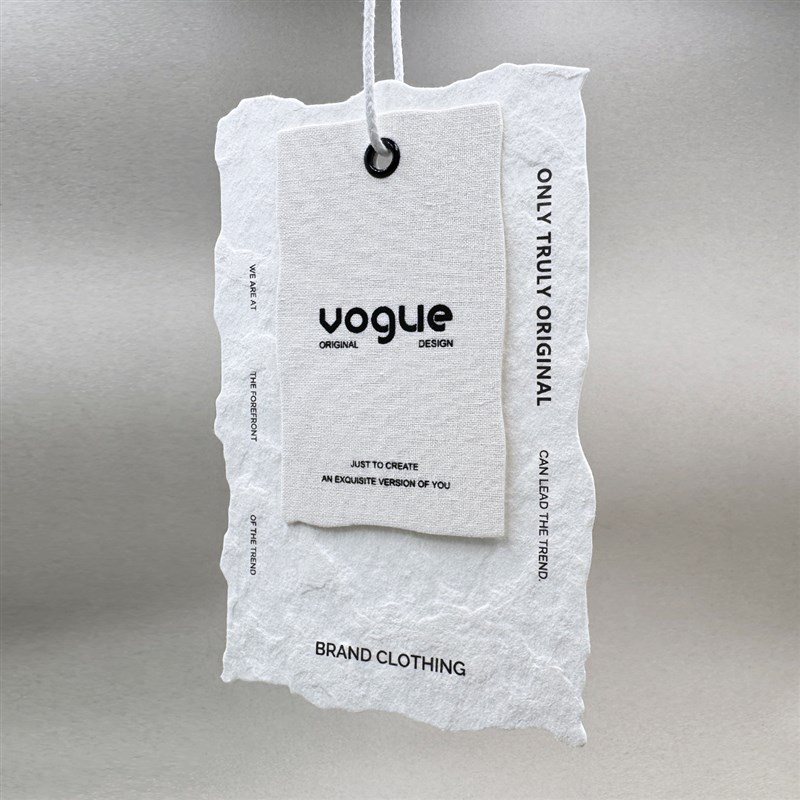 白色手工纸衣服标签订做白色服装吊牌定做小众白色棉布挂牌定制