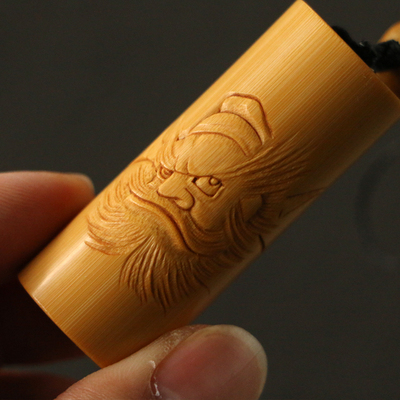 精品名家书文纯手工浅浮雕钟馗金蟾图实心竹小挂件竹雕车钥匙挂坠