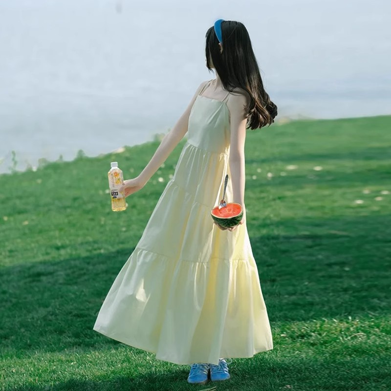 旅游度假仙女杏色吊带连衣裙女夏2025新款小个子海边拍照沙滩