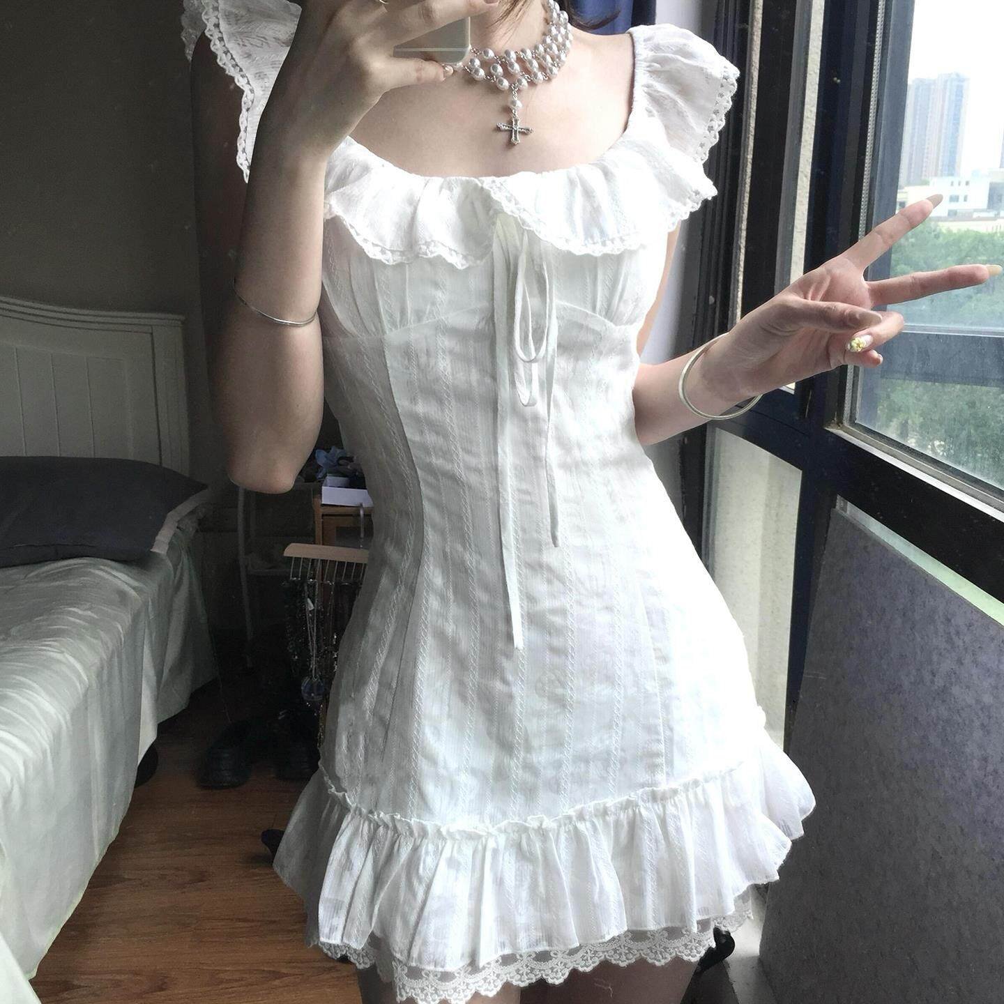 法式初恋白色小飞袖连衣裙女夏2026新款巨好看的荷叶边短款短裙子
