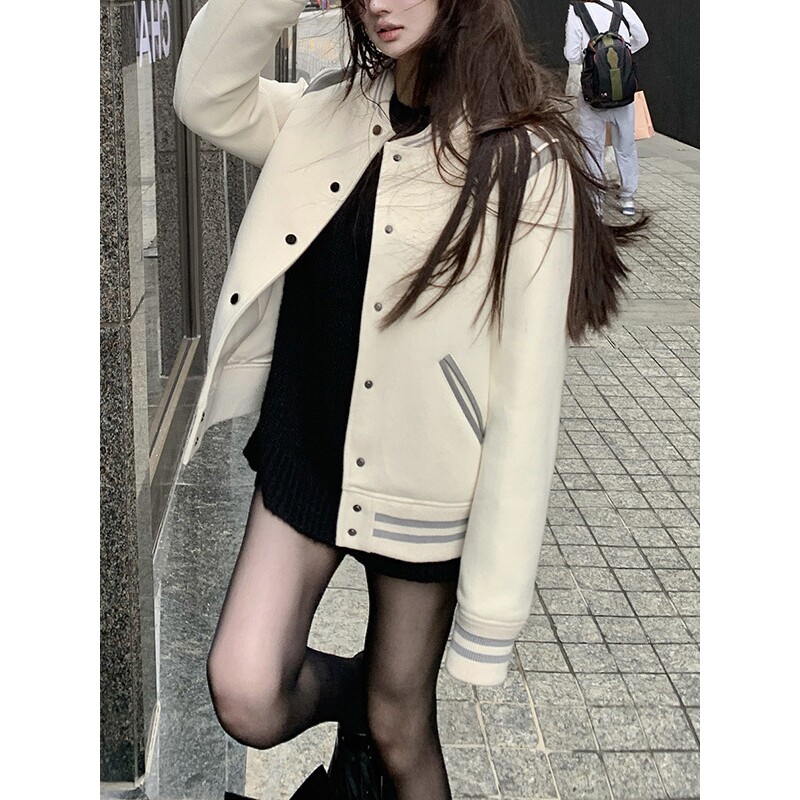 米色棒球服外套女秋冬2026新款 宽松短款条纹袖口加厚毛呢夹克