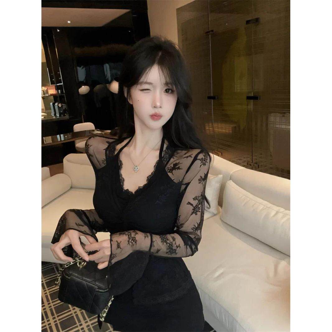 挂脖喇叭袖显瘦小众黑色独特透视设计感蕾丝小衫V领上衣蕾丝修身