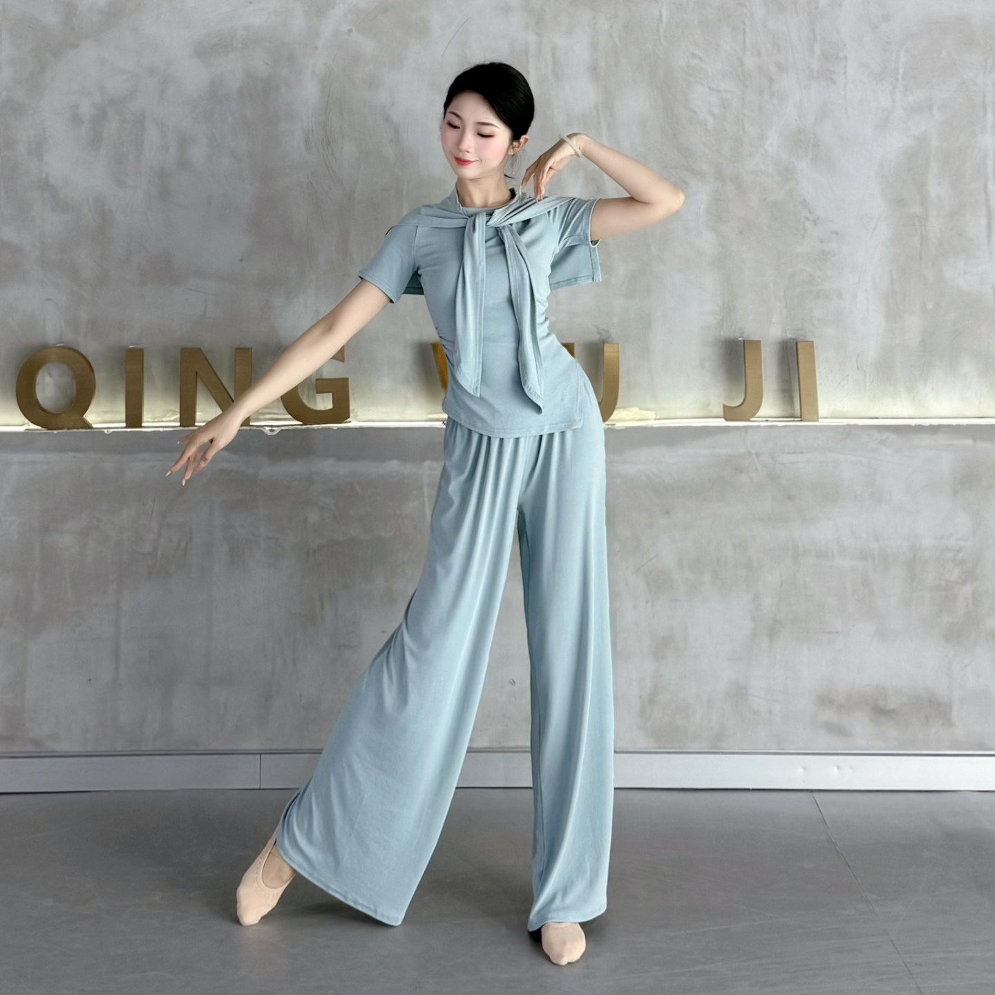 古典舞练功服春夏现代舞短袖上衣2026新款跳舞专业一整套舞蹈套装 - 实物图