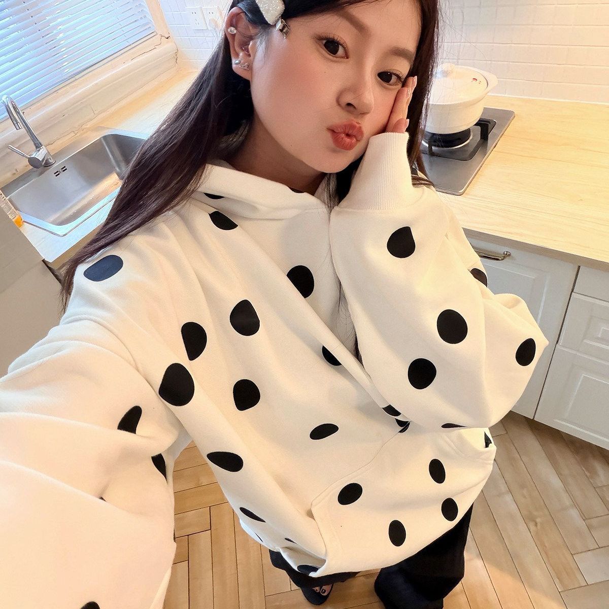 波点满印白色连帽卫衣女百搭外套