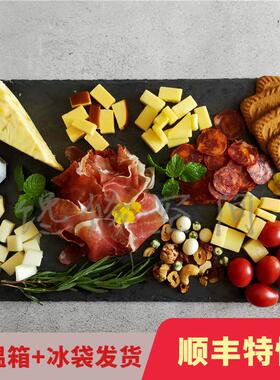 奶酪拼盘一站齐。水果大孔古老也烟熏阿齐亚戈蜂蜜果酱火腿香肠