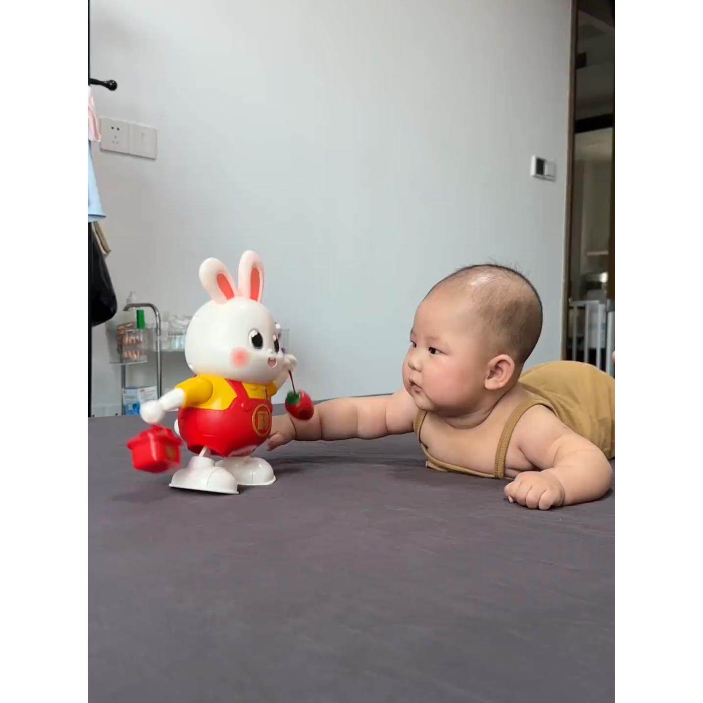 小兔子玩具婴儿抬头练习电动跳舞福兔灯光音乐小月龄宝宝益智玩具