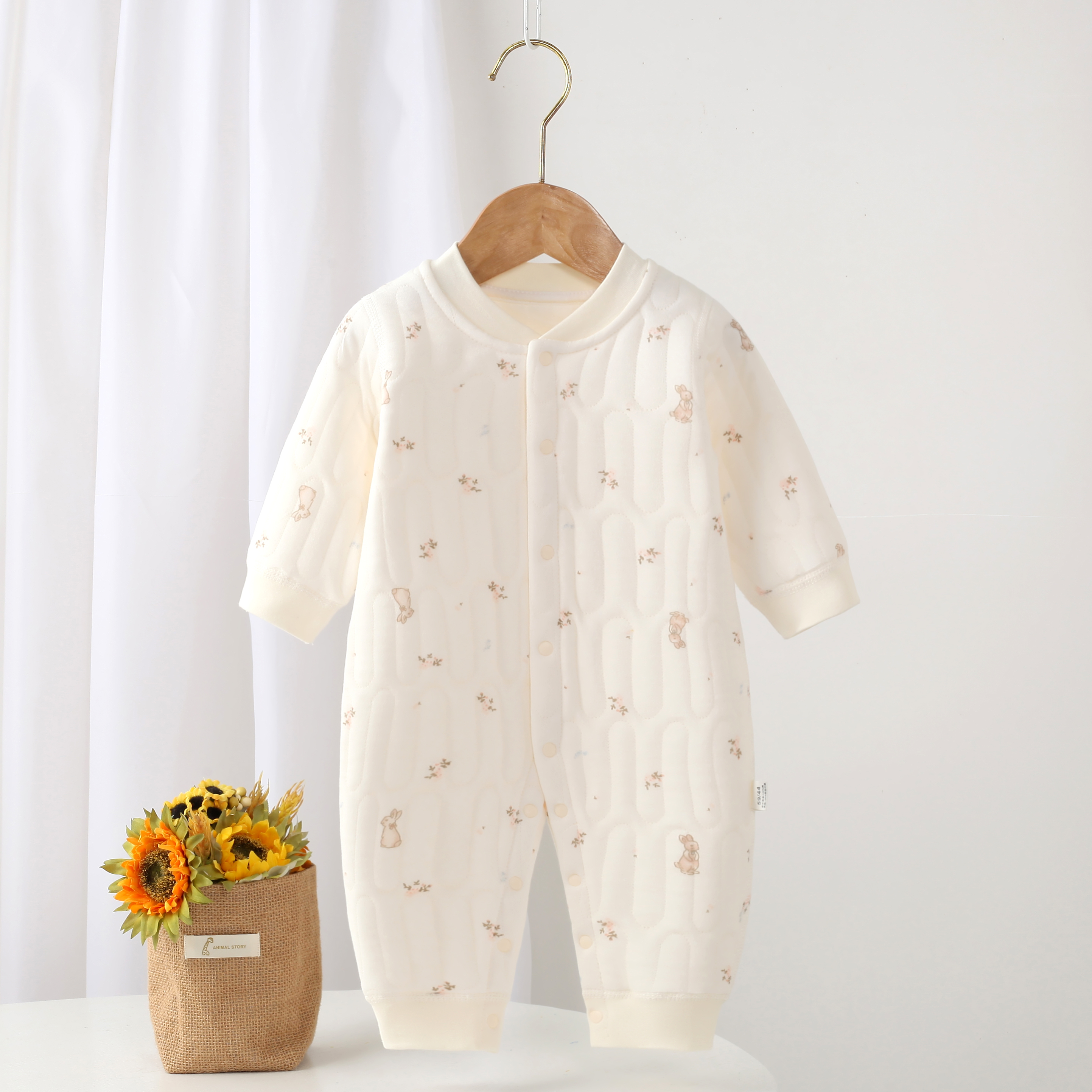 婴幼儿春秋季保暖连体衣舒适柔软爬服新生儿卡通印花连体衣长袖