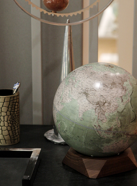 方形实木底座宏微地球仪轻奢桌面摆件客厅书房玄关装饰节日生日礼