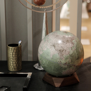 方形实木底座宏微地球仪轻奢桌面摆件客厅书房玄关装饰节日生日礼