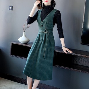 背心裙秋冬款两件套装气质显瘦2024新款马甲裙女中长款背带连衣裙