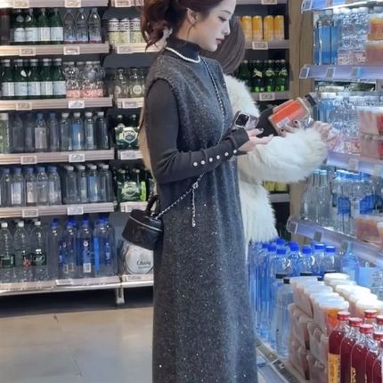 冬季高级感气质女装背心连衣裙显瘦亮片毛衣减龄中长W款V领针织裙