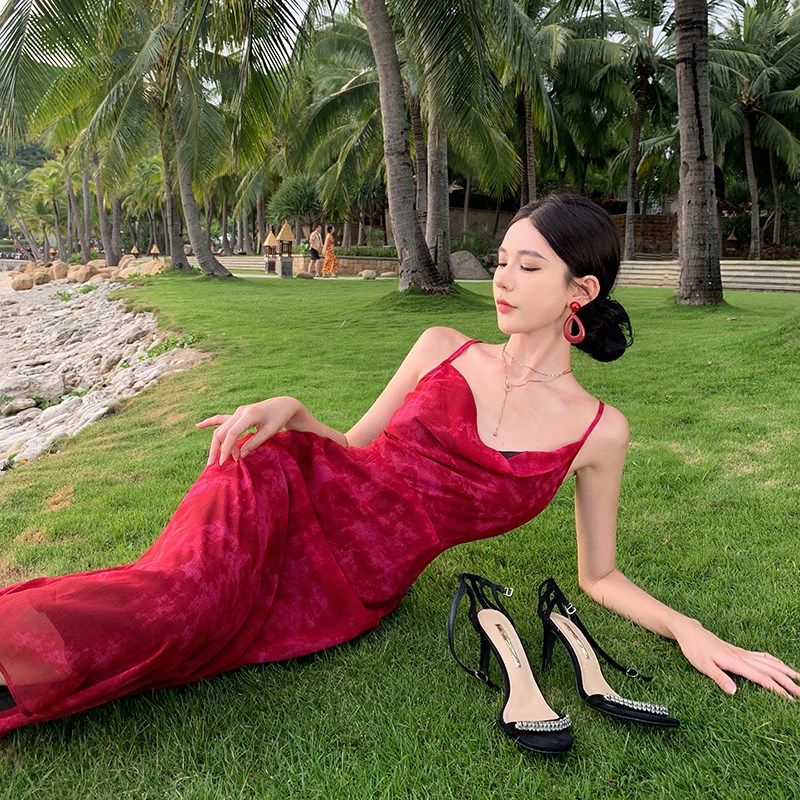 红色性感度假风吊带连衣裙法式轻奢小众夏季气质生日宴会礼服长裙,女装/女士精品,真丝上装,淘宝优惠券,粉丝福利购,淘宝优惠卷