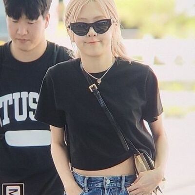 rose朴彩英明星同款夏季韩版小众设计感短款宽松短袖T恤上衣女