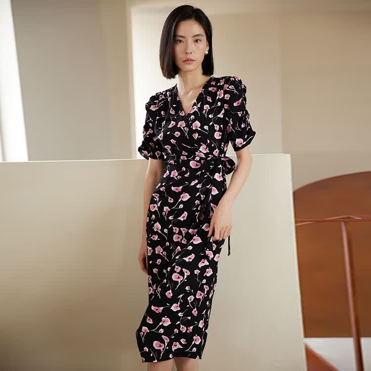 曲宴高端高品质法式V领碎花连衣裙女夏收腰显瘦中长款通勤裹身裙