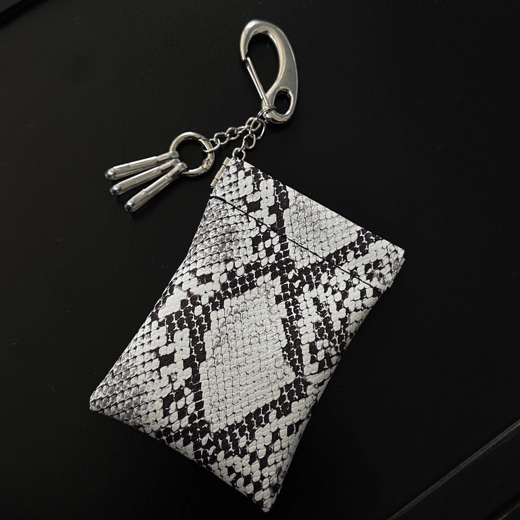 蛇纹包便携收纳皮革金属钥匙扣质感小众腰间挂饰复古零钱卡包羊皮